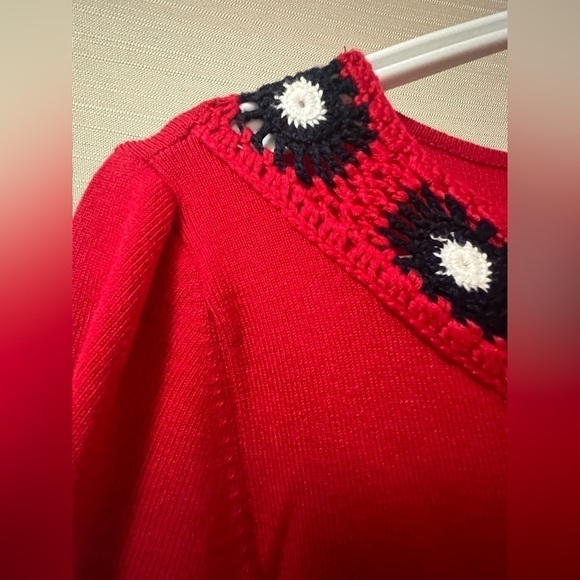 ⚫️ BOGO Laura Petites red women’s top with crochet style neck line size small - Picture 3 of 6